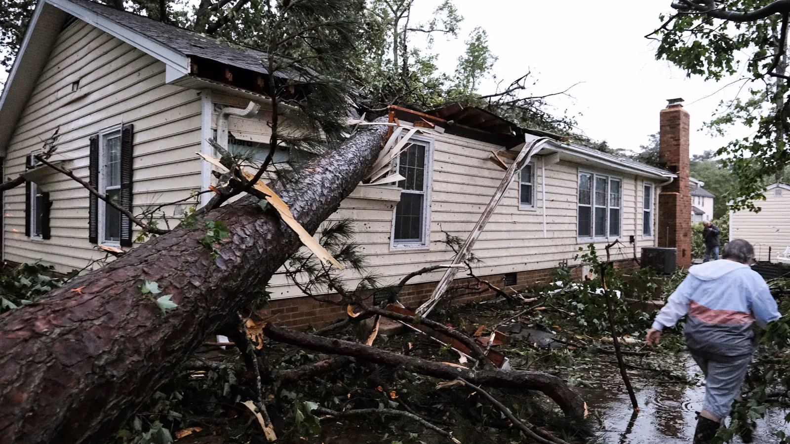 Featured image for “5 Signs Your Virginia Home Needs a New Roof Before Next Hurricane Season”